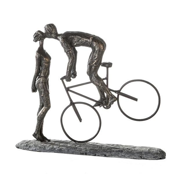 Sculptuur "Kus Me"